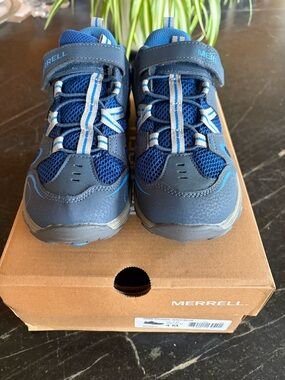 NIB Merrell Trail Blazer Big Kid size 4.